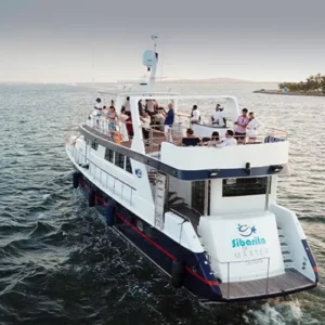 Cena Magistral Sibarita – Recorrido Nocturno por la Bahía | Una velada elegante, perfecta para celebrar y enamorarse